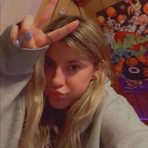 Meet your Posher, Alexis